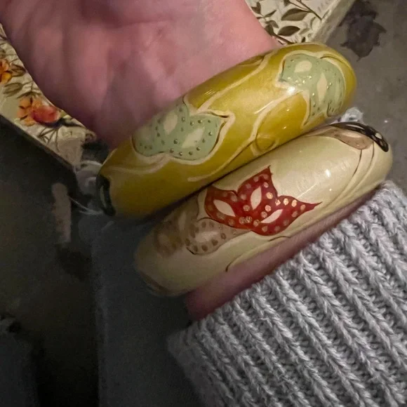 Two hand painted flower wooden bangle bracelets - Picture 3 of 5